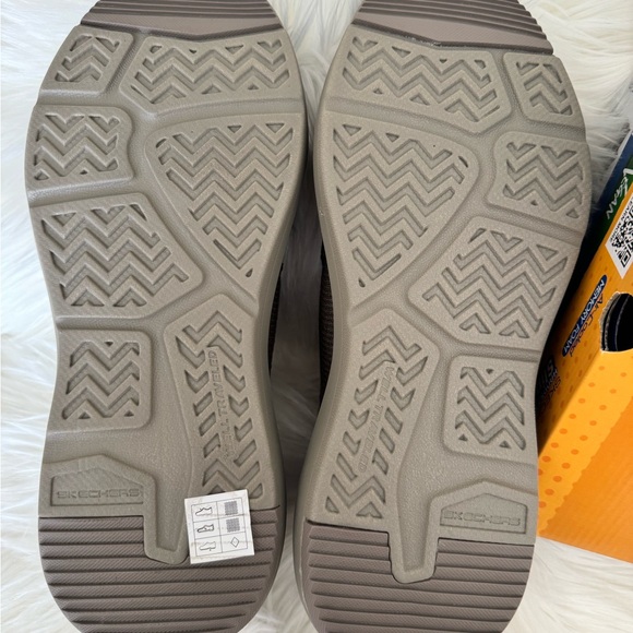 NWT Sketchers hands free slip ins, air cooled with memory foam - Picture 4 of 8